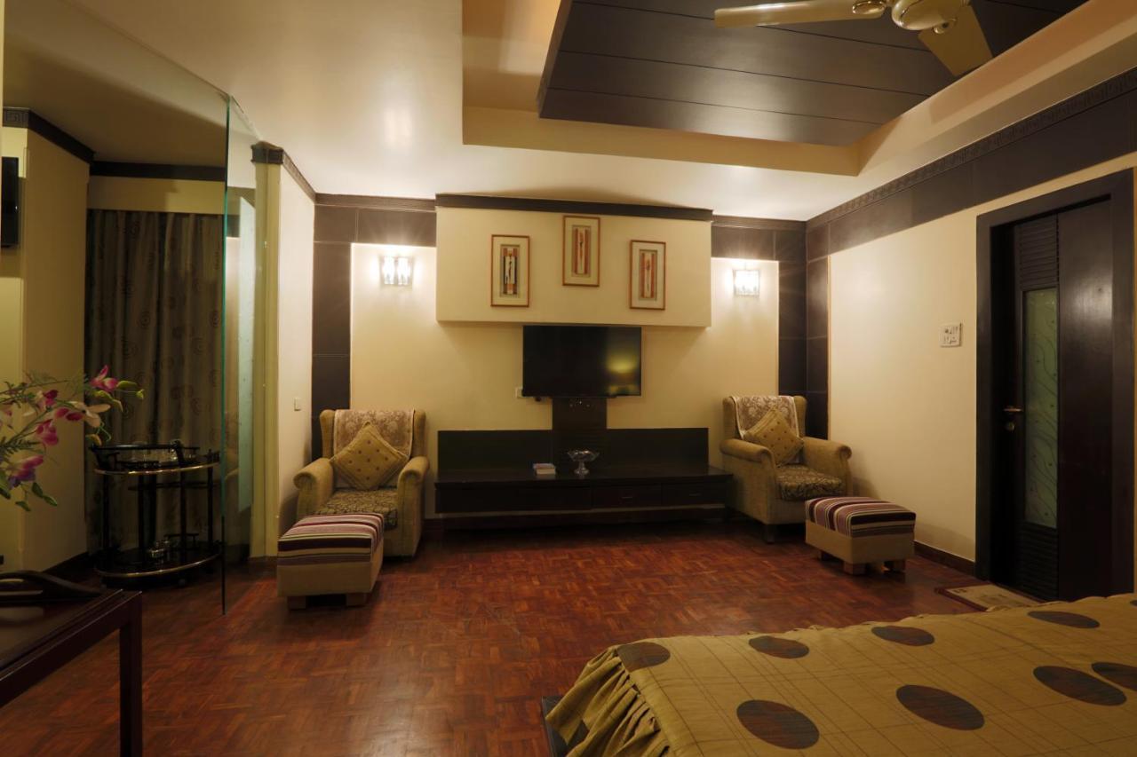 Hotel The Manor - A Boutique Hotel Jorhāt Εξωτερικό φωτογραφία
